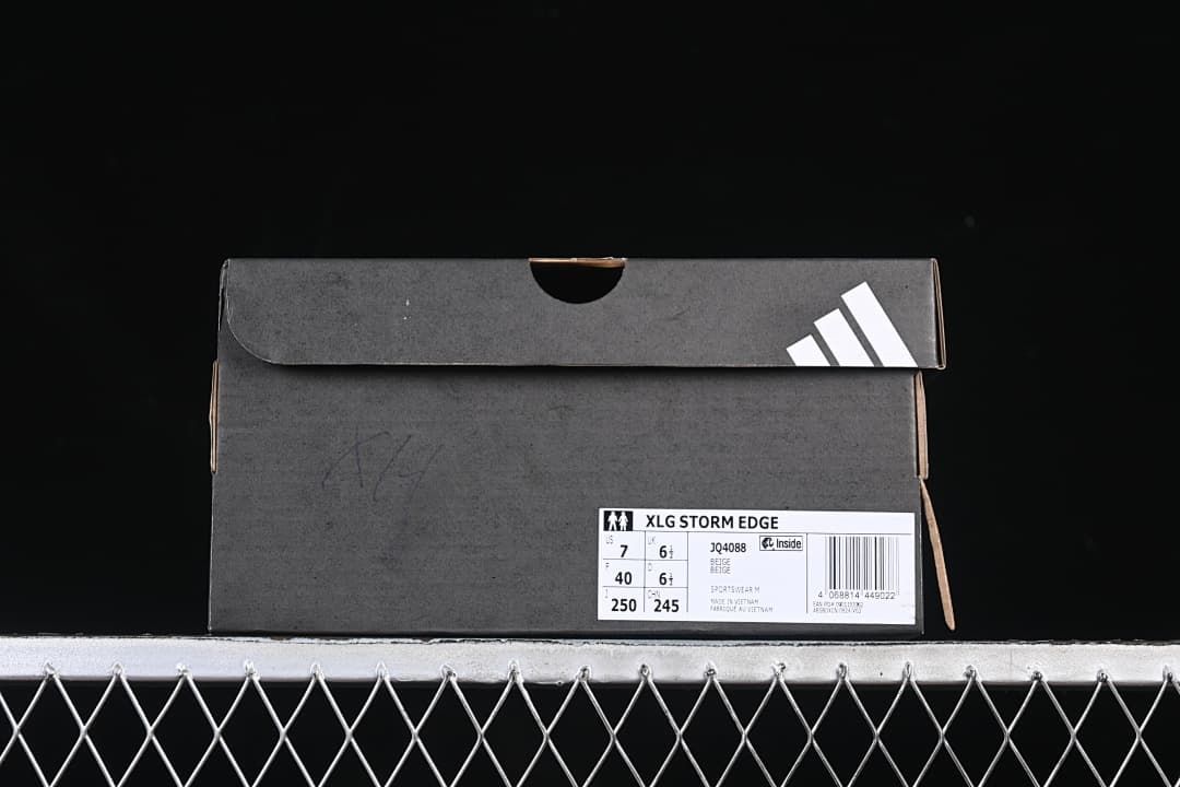 Sneaker box label identifying the XLG Storm Edge and JQ4088