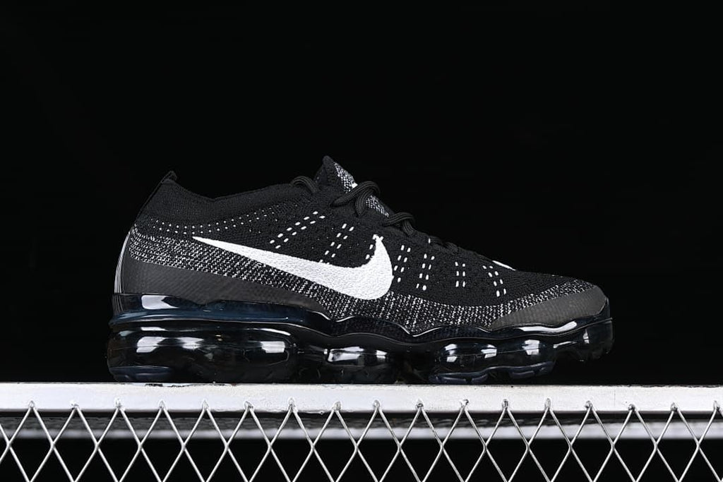 Side profile of a black and white Nike Air Vapormax 2023 Flyknit