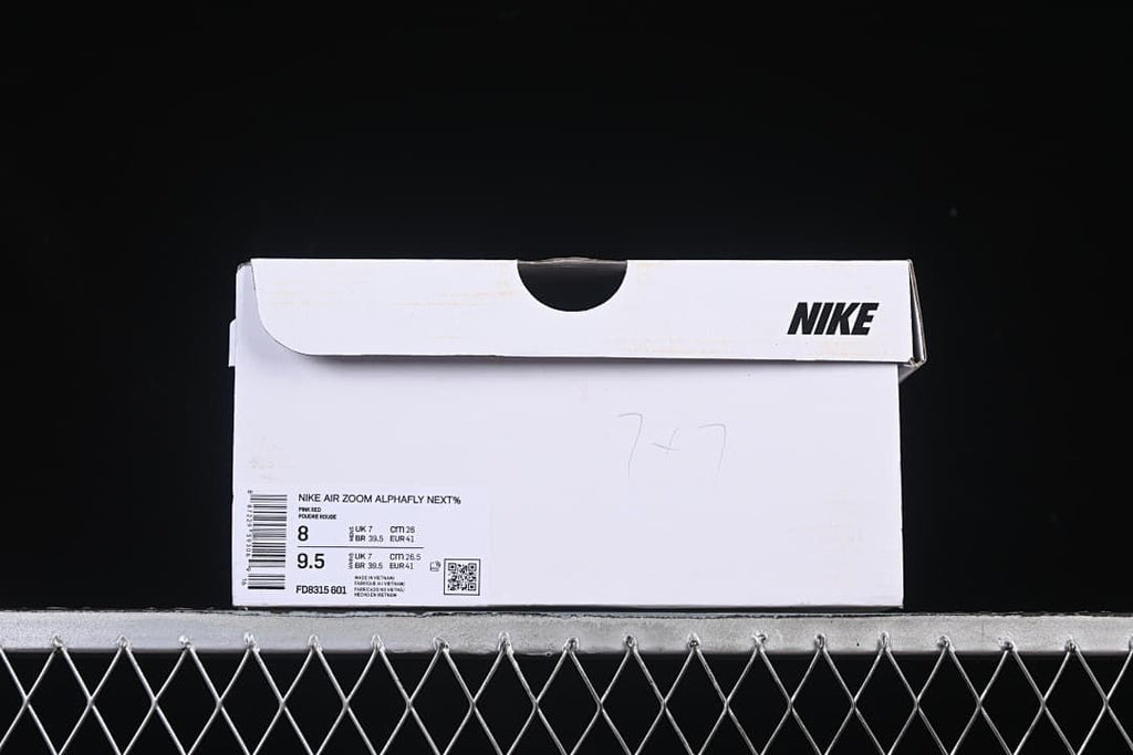 Nike shoe box label showing model and sample size information