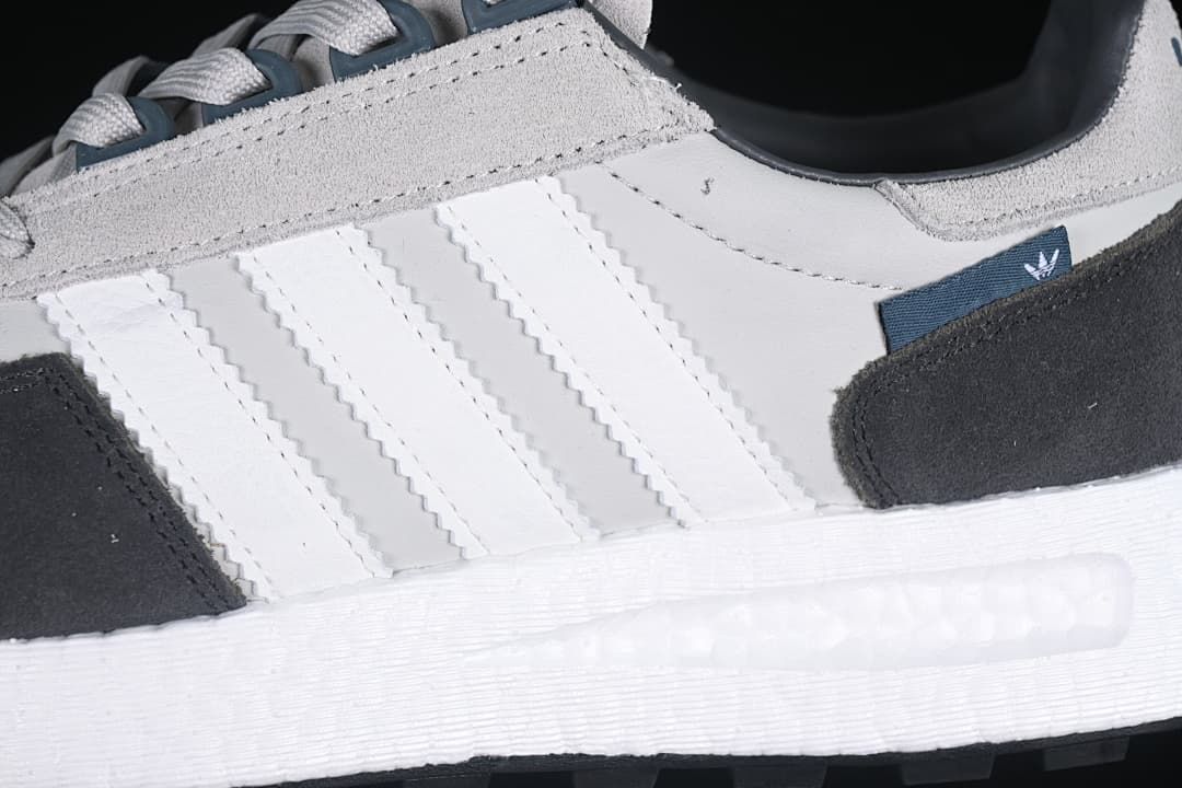 Close-up of the side stripes and layered upper