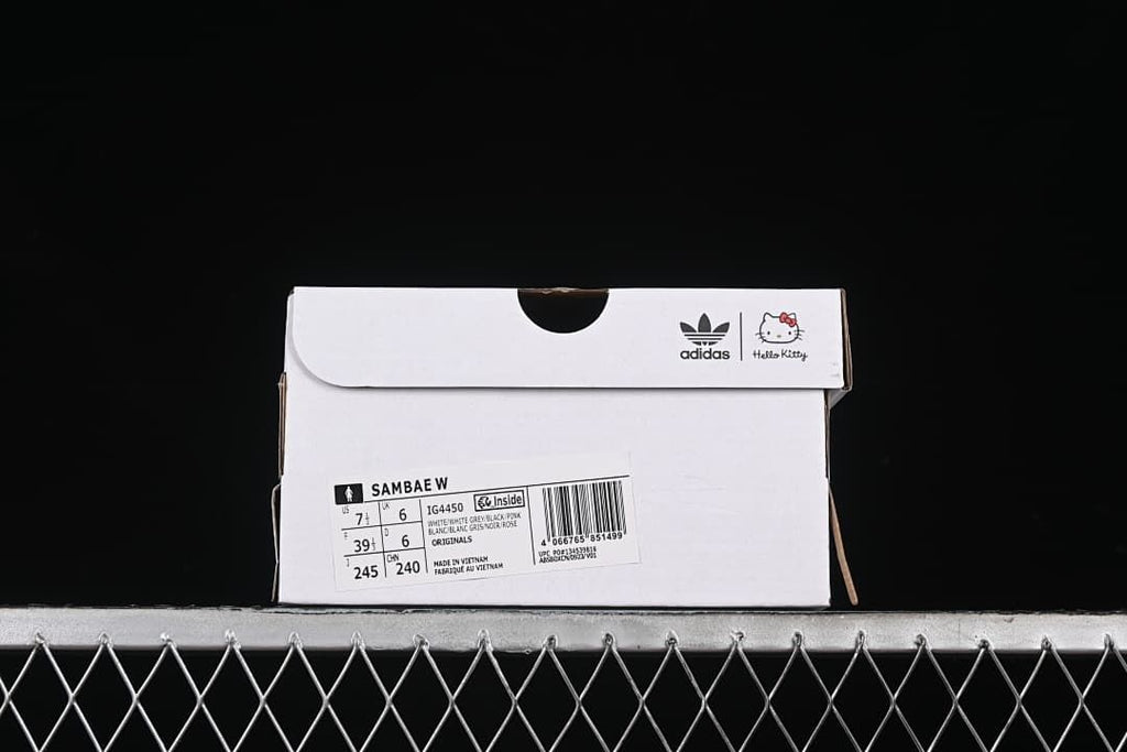 Shoe box label showing the Samba W model name and IG4450 style code.