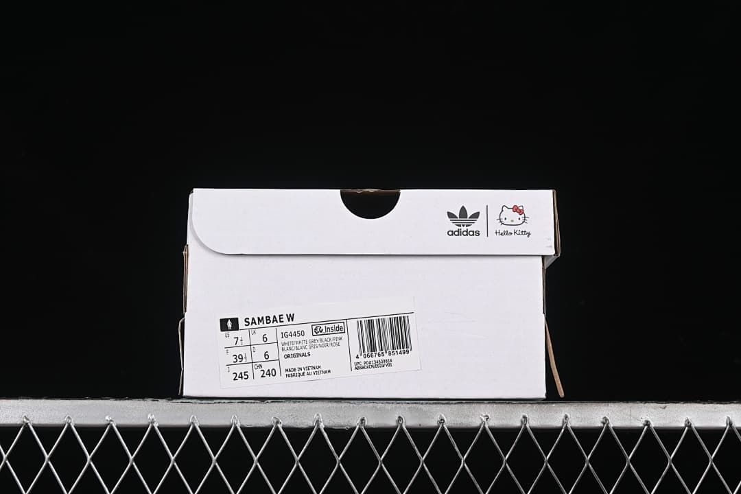 Shoe box label showing the Samba W model name and IG4450 style code.