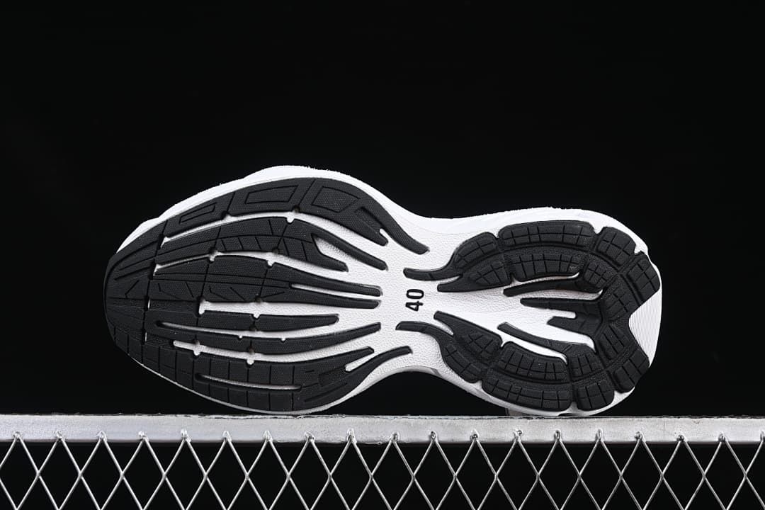 Outsole view showing black tread sections and size 40