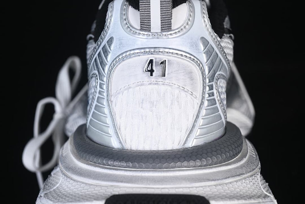 Rear view of the sneaker marked size 41