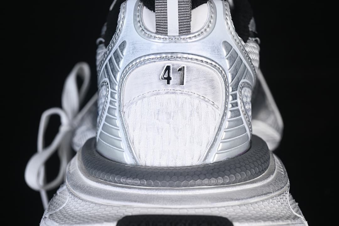 Rear view of the sneaker marked size 41