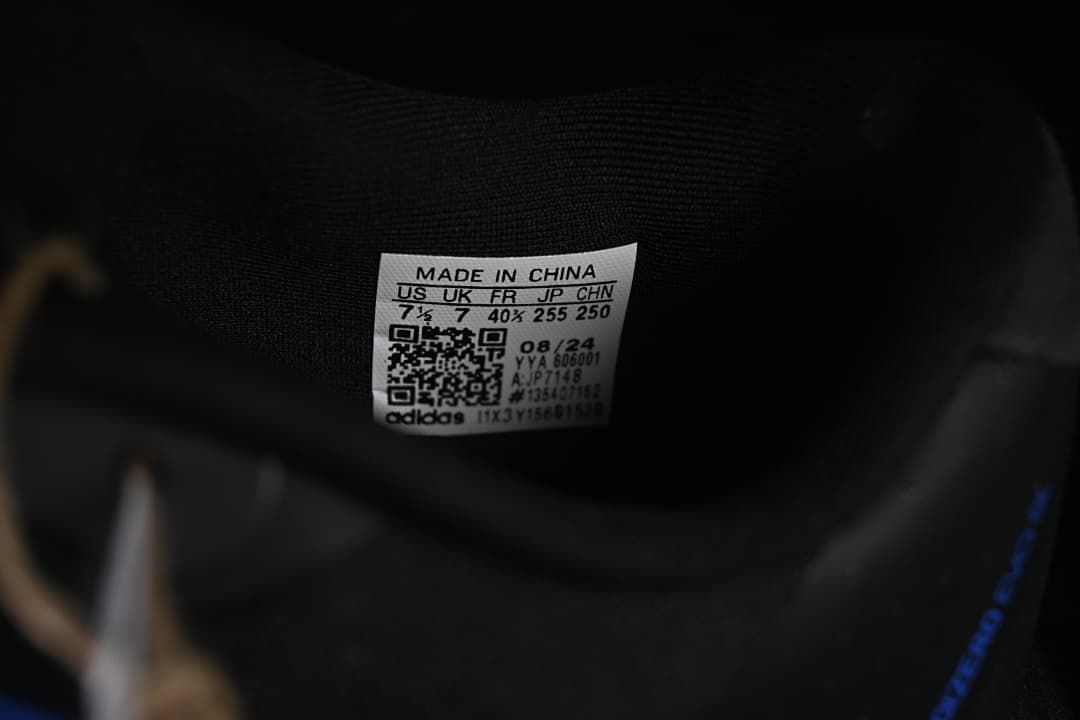 Interior shoe size label showing US 7.5, UK 7, EU 40 2/3, JP 255 and CHN 250.