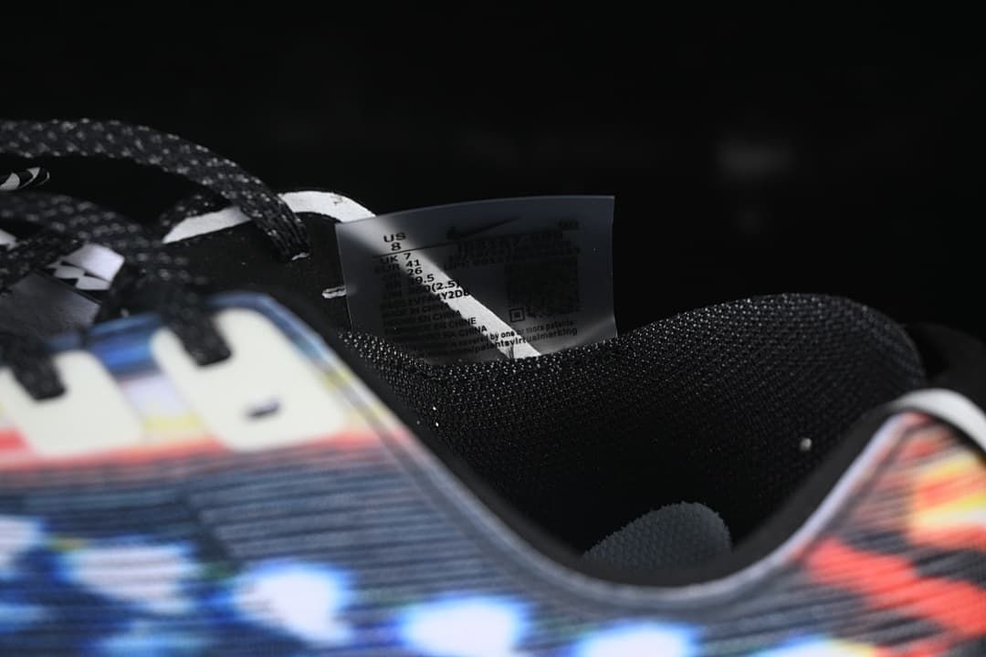 Close-up of the shoe size label inside the collar