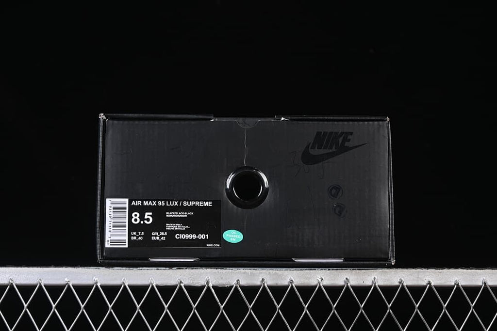 Black shoe box label showing Air Max 95 Lux Supreme and style code CI0999-001
