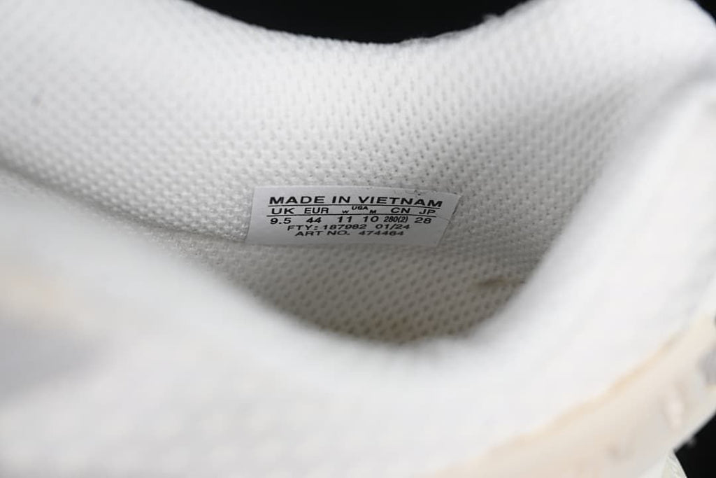 Interior size label showing sample shoe sizing