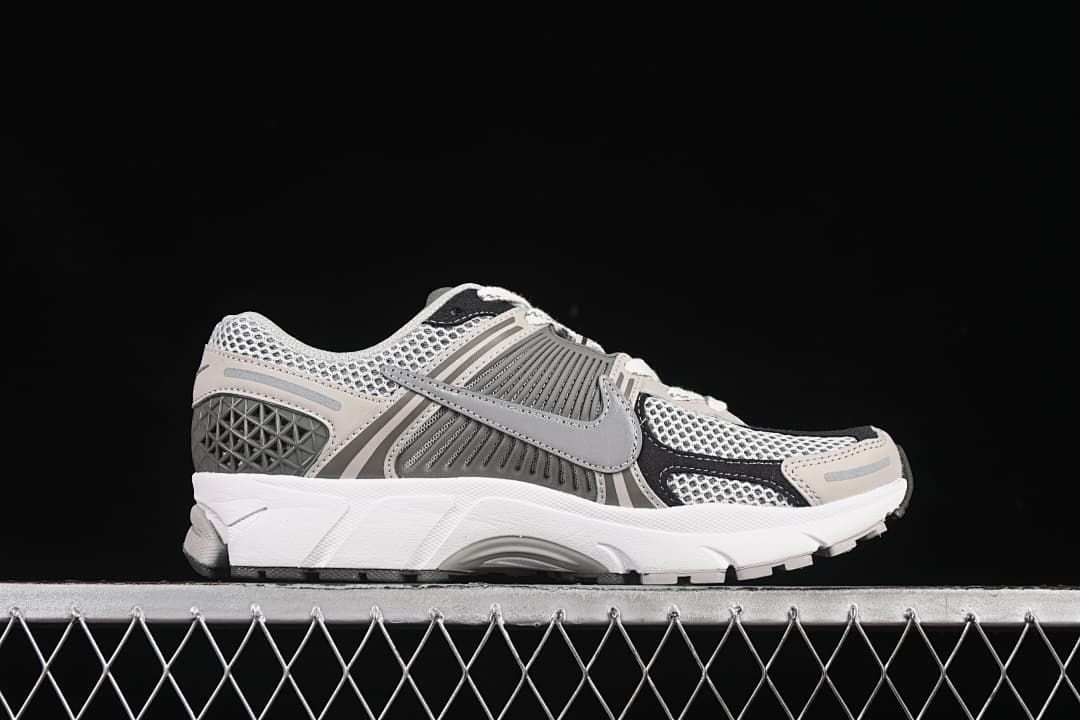 Outer side profile of the Nike Zoom Vomero 5 SP sneaker.