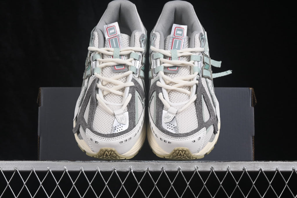 Front view of the pair showing the mesh tongues, laces and contrasting overlays.