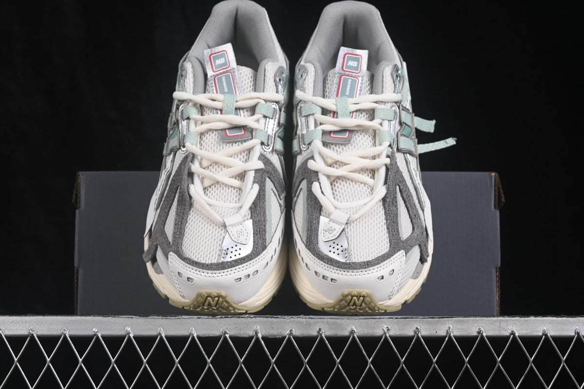 Front view of the pair showing the mesh tongues, laces and contrasting overlays.