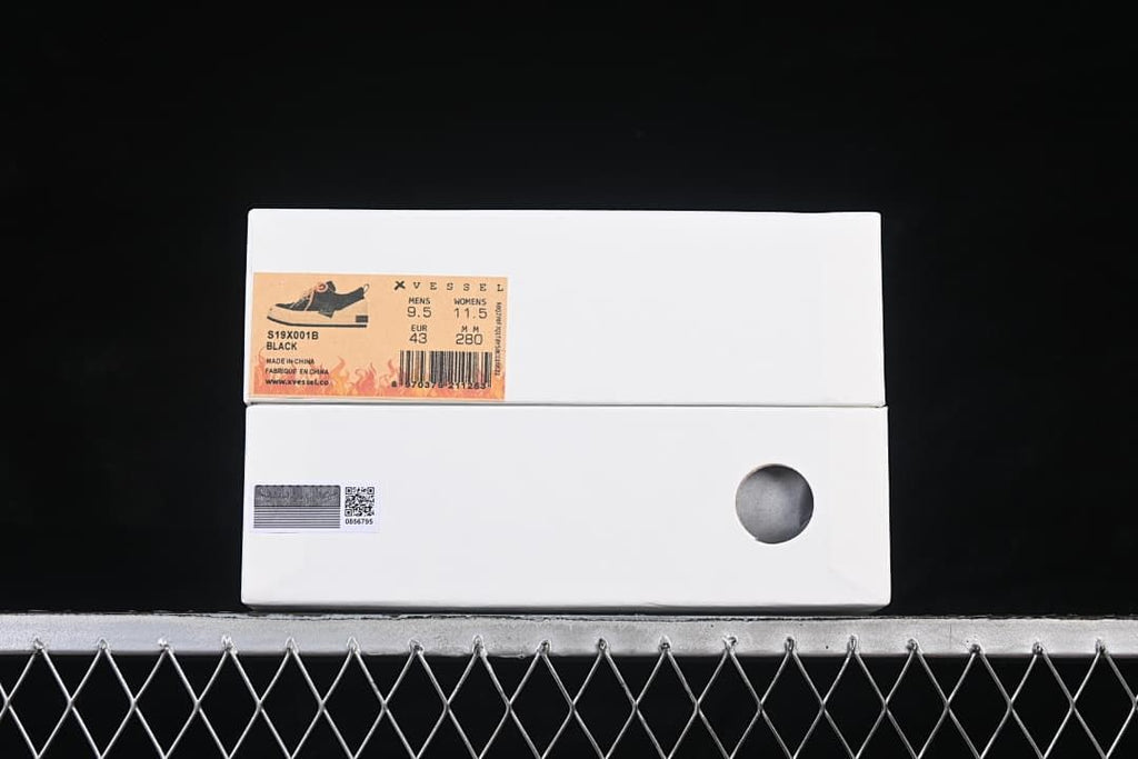 Shoebox label identifying the black VESSEL shoe and sample size