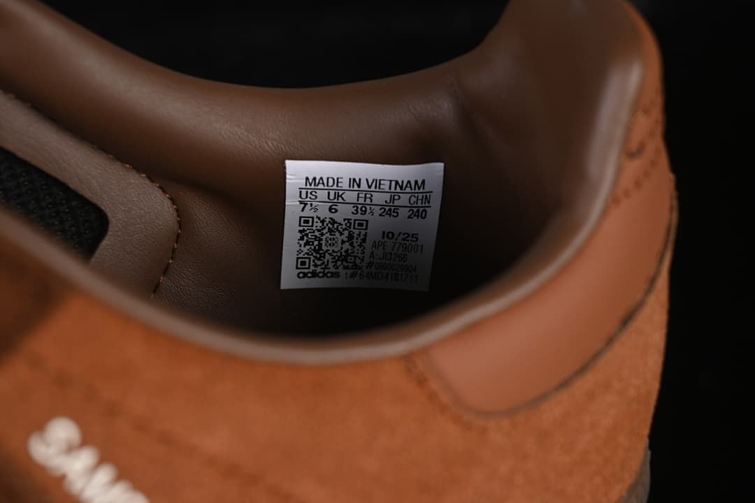Close-up of the interior size label showing EU 39 1/3 and other size markings