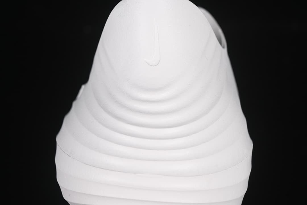 Close-up of the heel and layered ridges on the clog