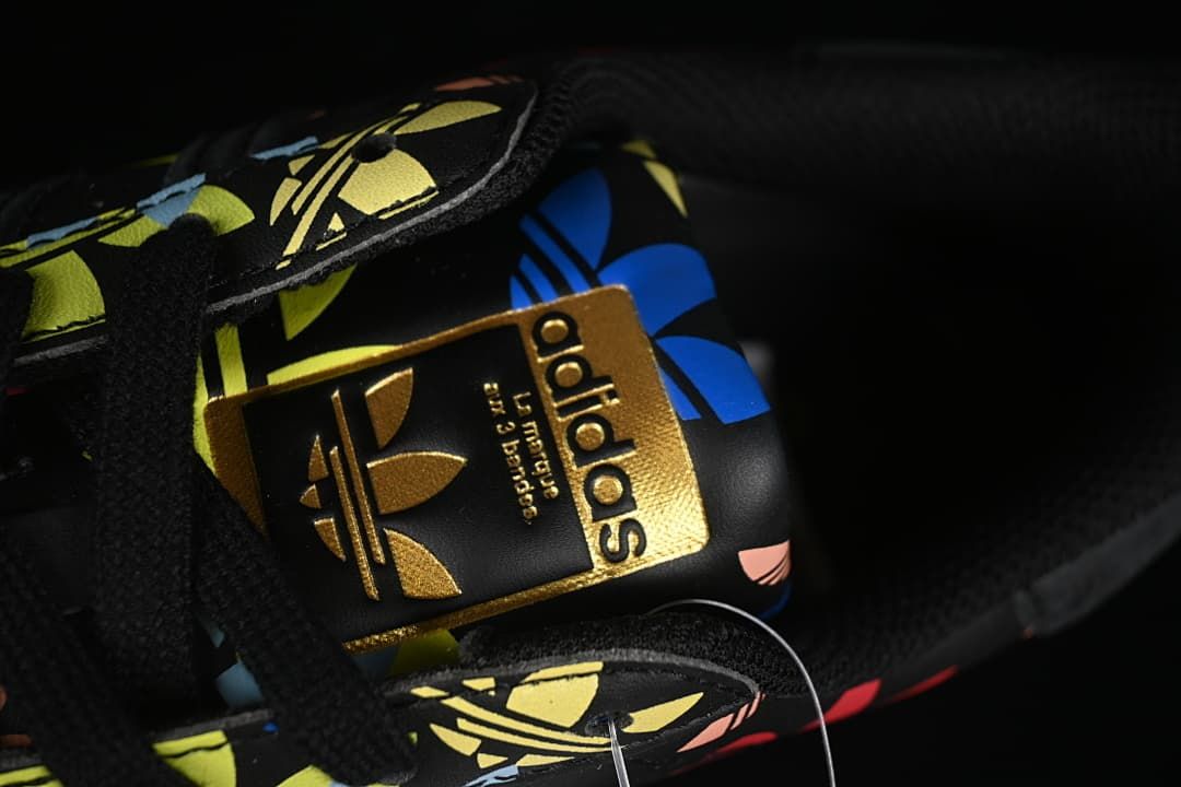 Close-up of the gold tongue label and black laces