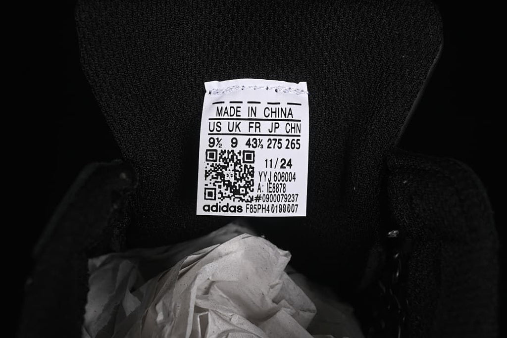 Tongue label showing size markings and style code IE8878