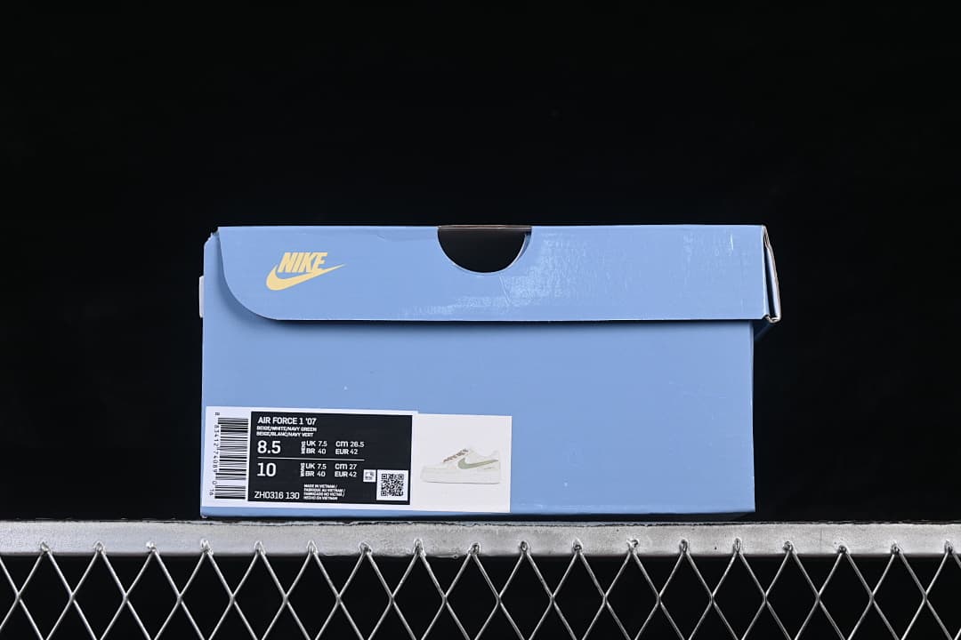 Shoe box label displaying the Air Force 1 '07 name, style code, and size information