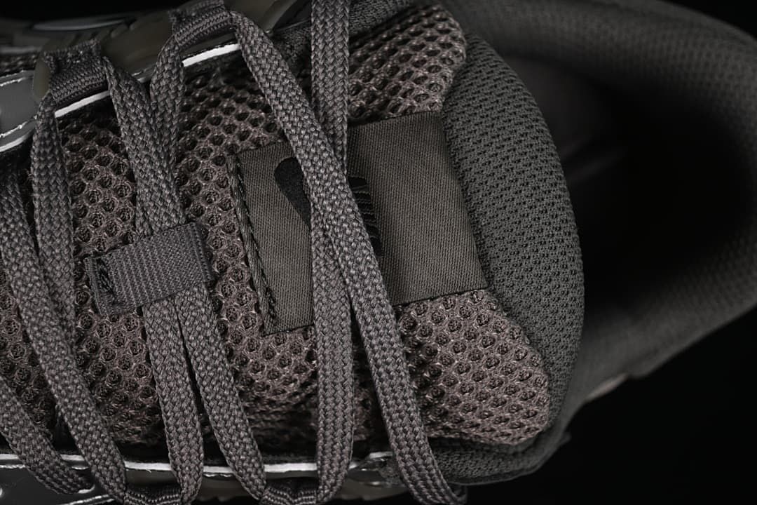 Close-up of the mesh tongue and dark laces