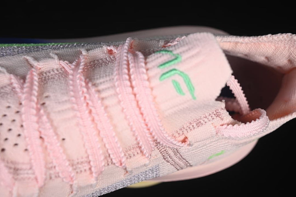Top detail of the laces and tongue
