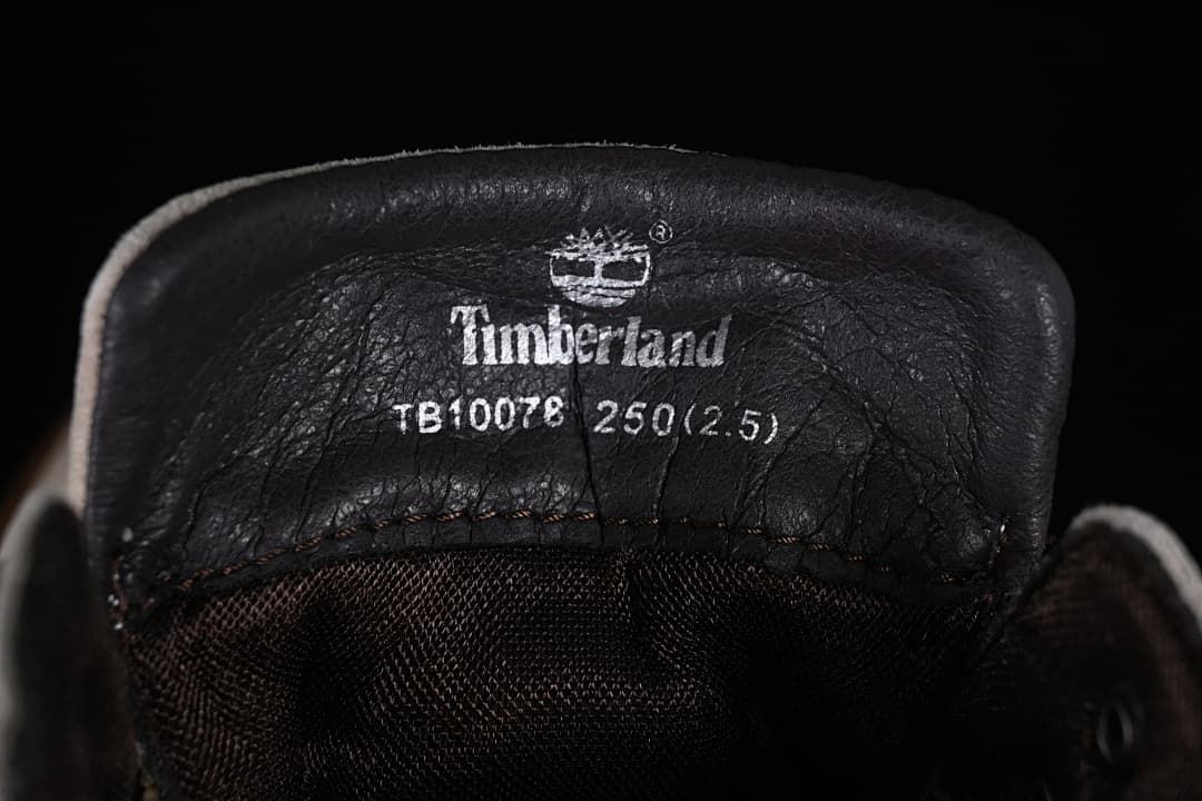 Tongue label showing Timberland branding and TB10078, size 250 (2.5)