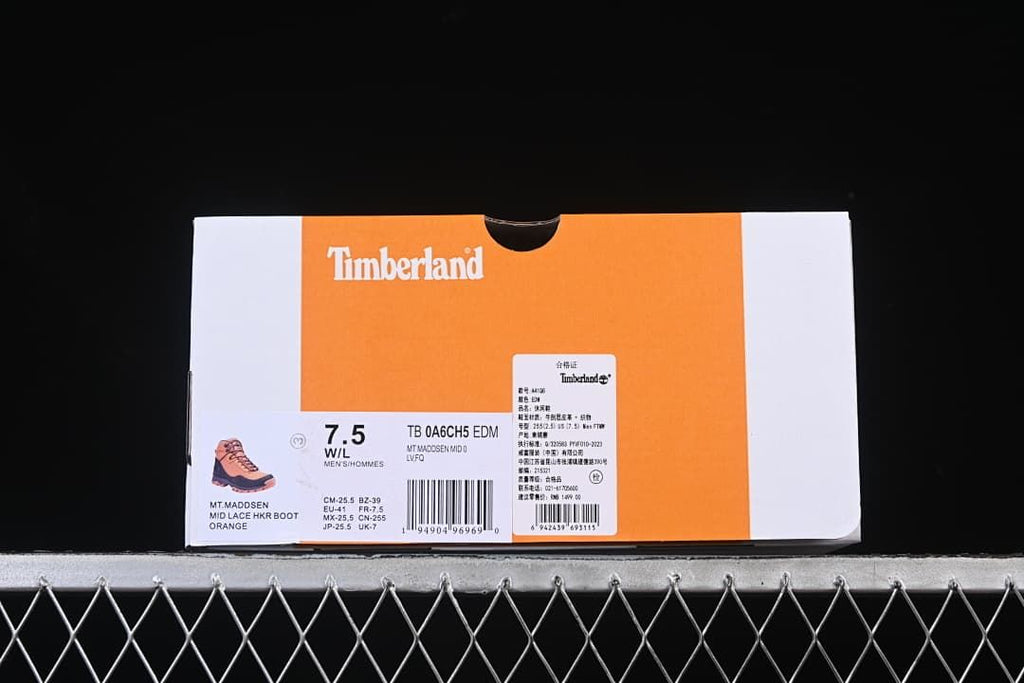 Boot box label showing the Mt. Maddsen mid lace hiker boot name and a photographed size