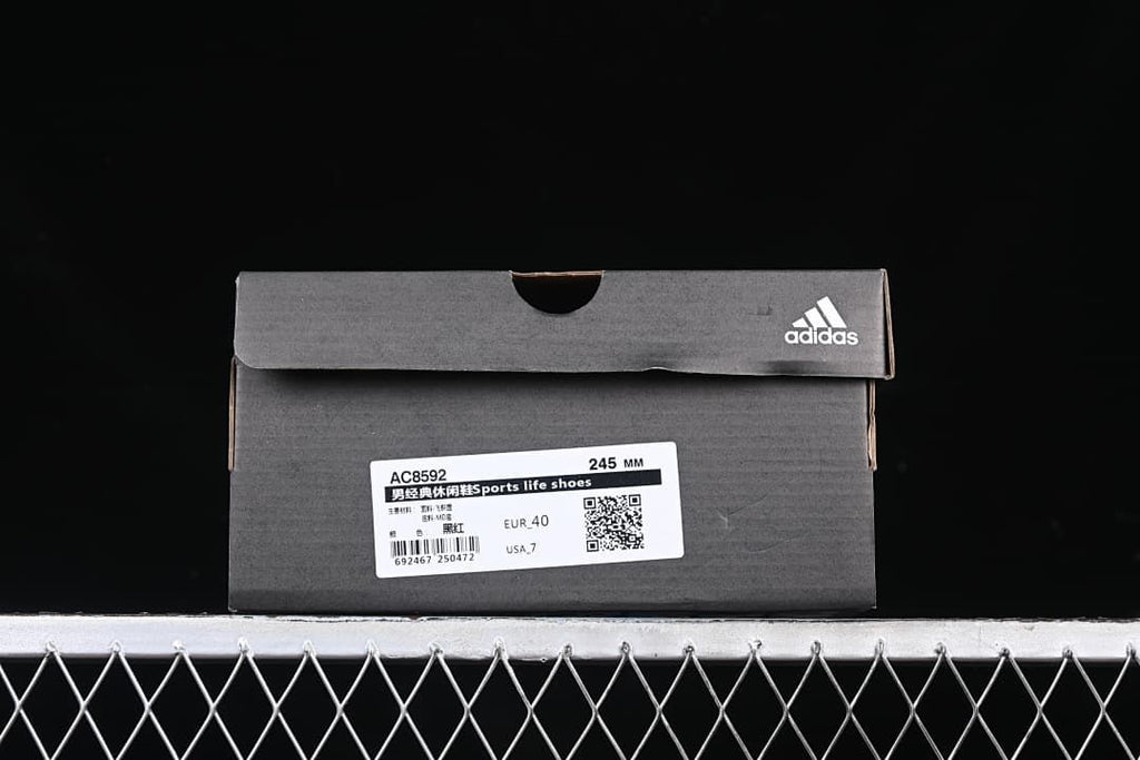 Shoebox label for model AC8592, showing EU 40 and 245 mm.