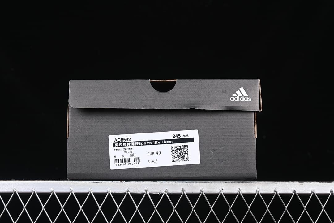 Shoebox label for model AC8592, showing EU 40 and 245 mm.