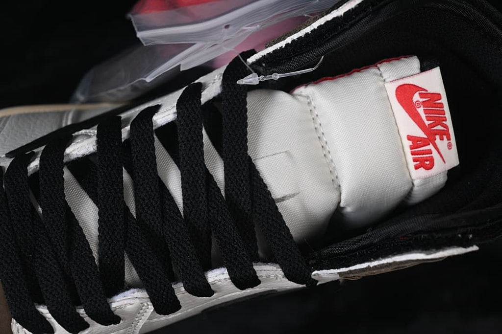 Black laces and tongue label with red Nike Air mark