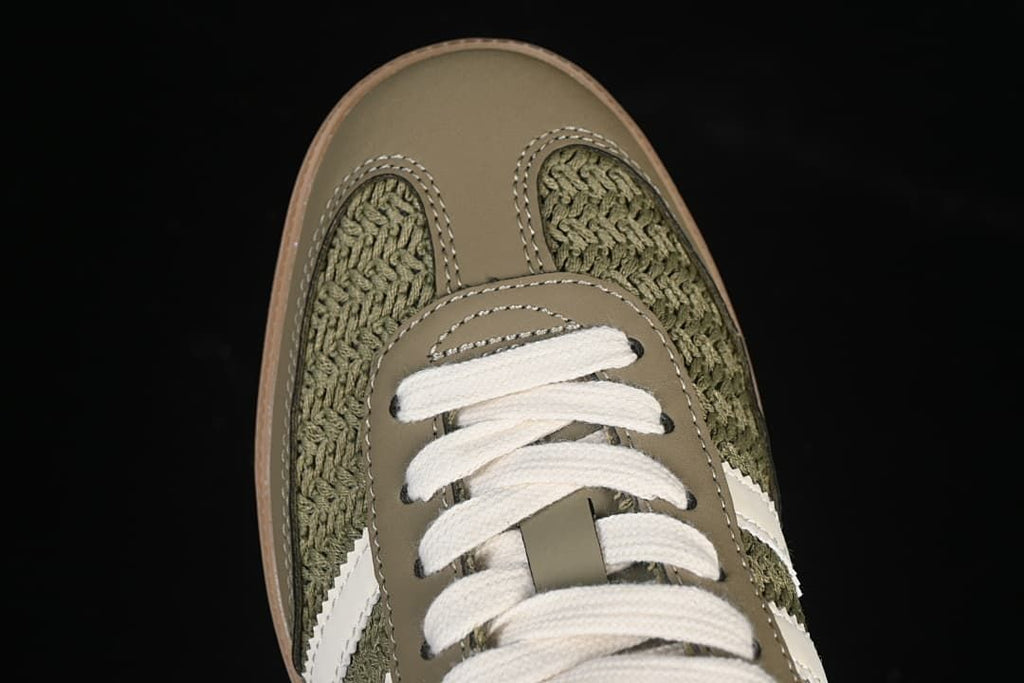 Top view of the sneaker toe and lace panel