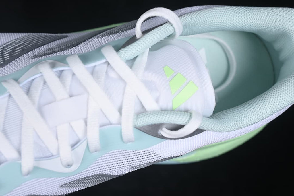 Close-up of the laces, tongue, and mint collar lining