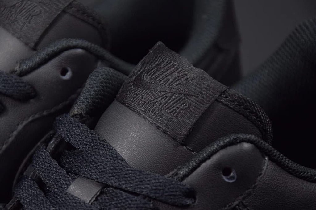 Close-up of the tongue label and black laces
