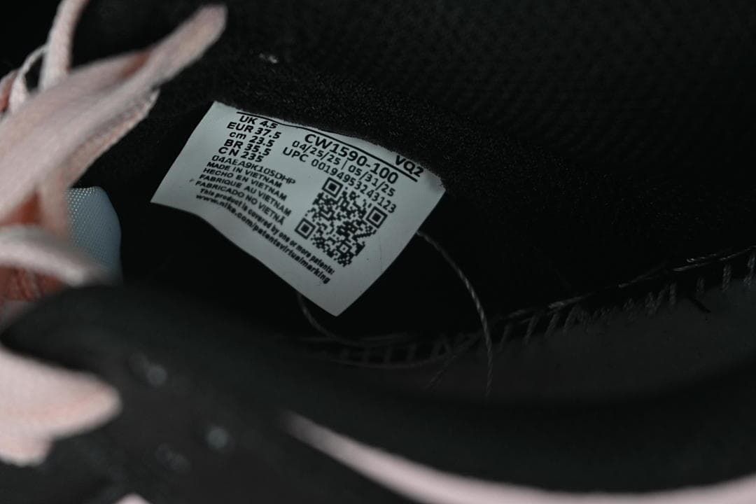 Interior size label showing EU 37.5 and style code CW1590-100