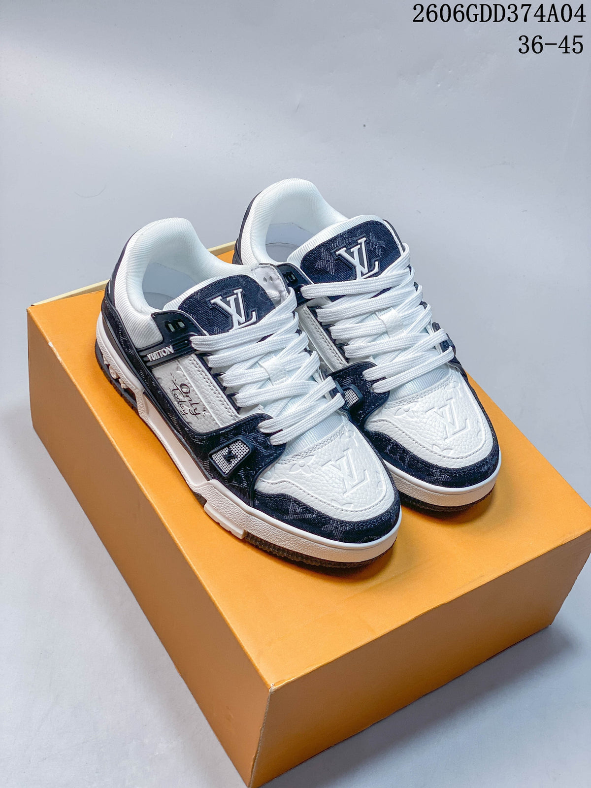 Pair of dark blue and white Trainer Low sneakers shown from the front