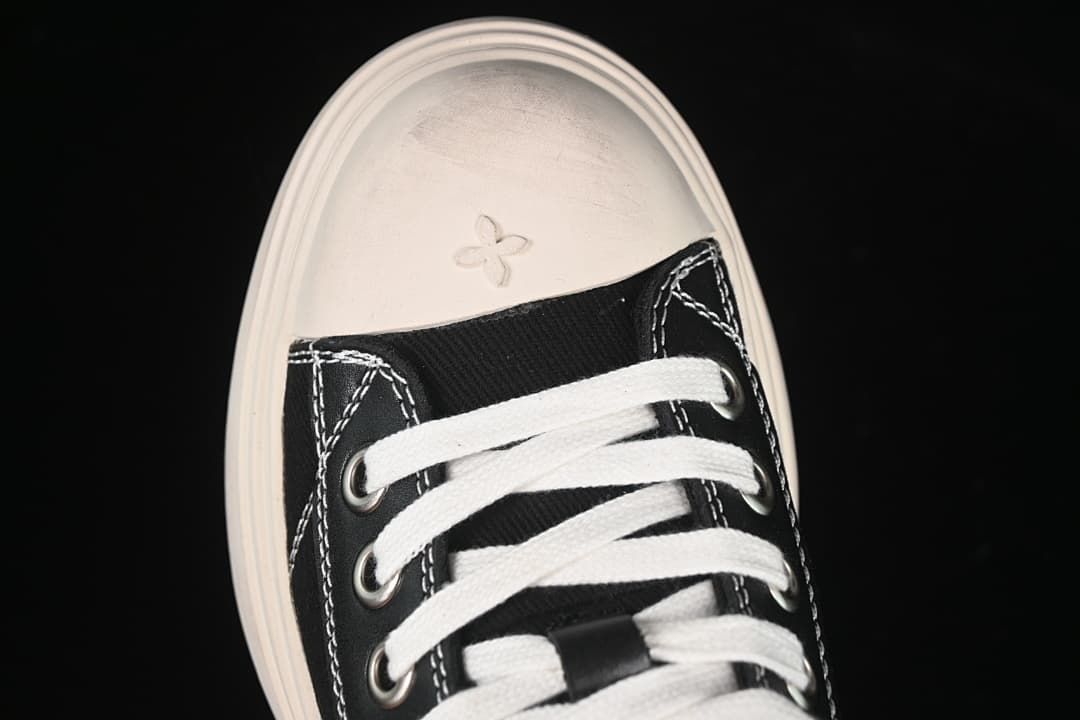 Top-down view of the light-colored toe cap and white laces.