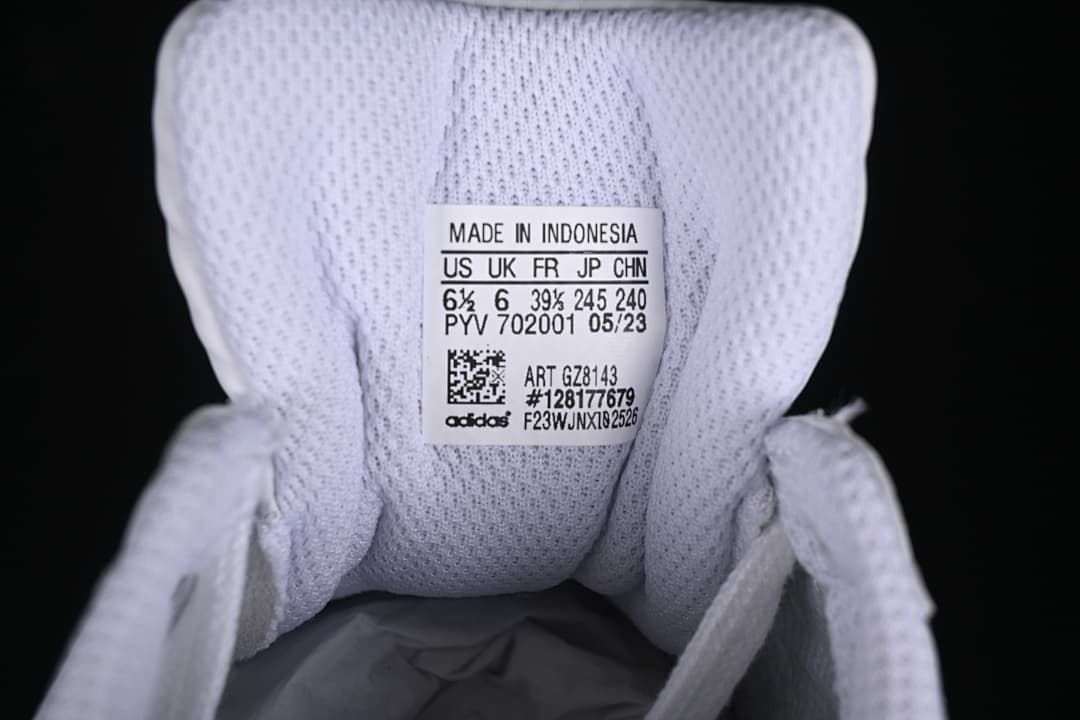 Tongue size label showing US 6.5, UK 6, FR 39⅓, JP 245, CHN 240, and style code GZ8143