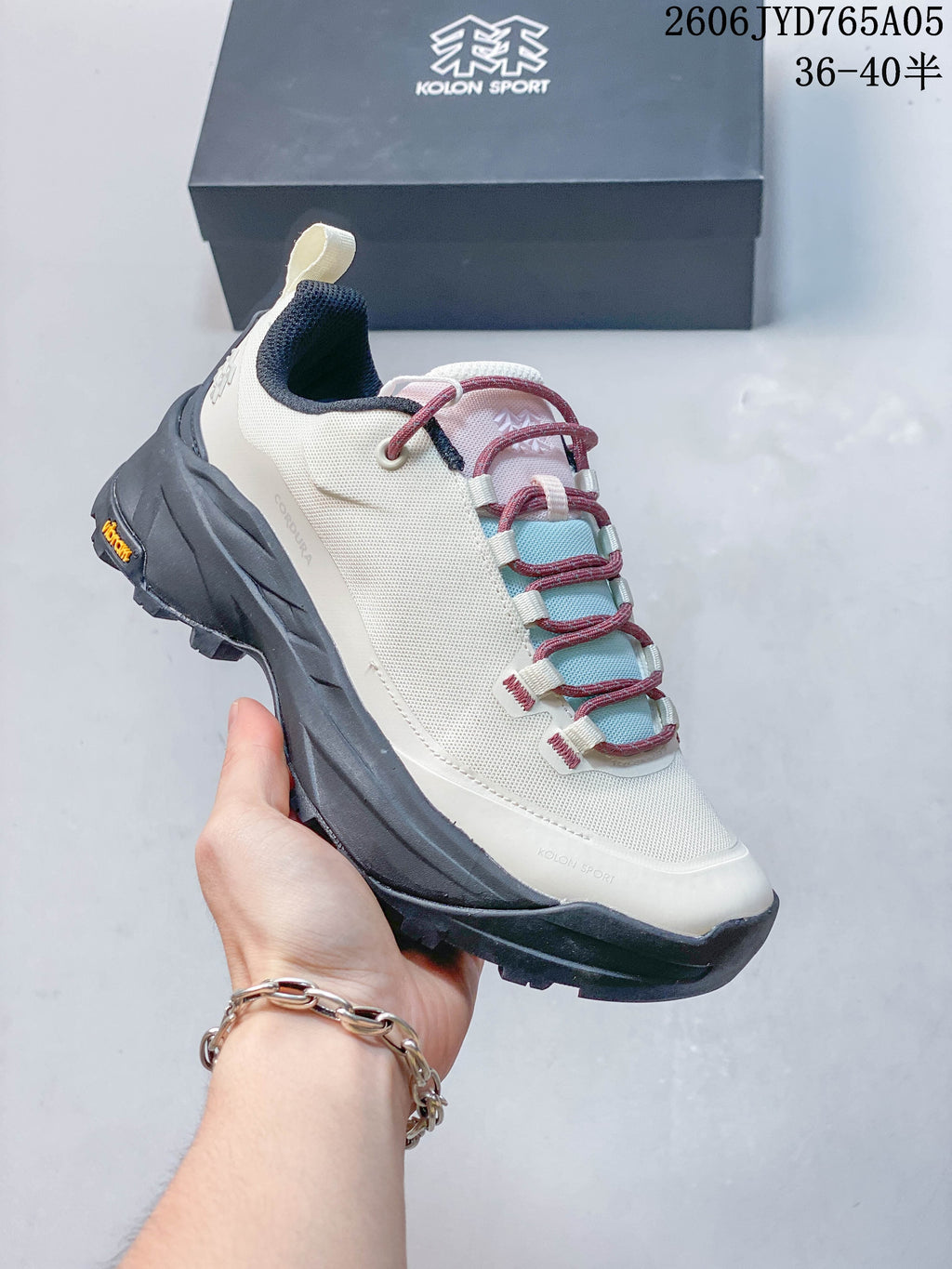 Side view of the shoe showing the mesh upper and lugged outsole; image text shows a size range of 36–40.5.