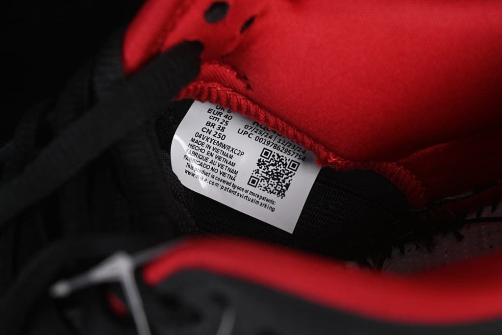 Close-up of the shoe size label showing EU 40 and other sizing information