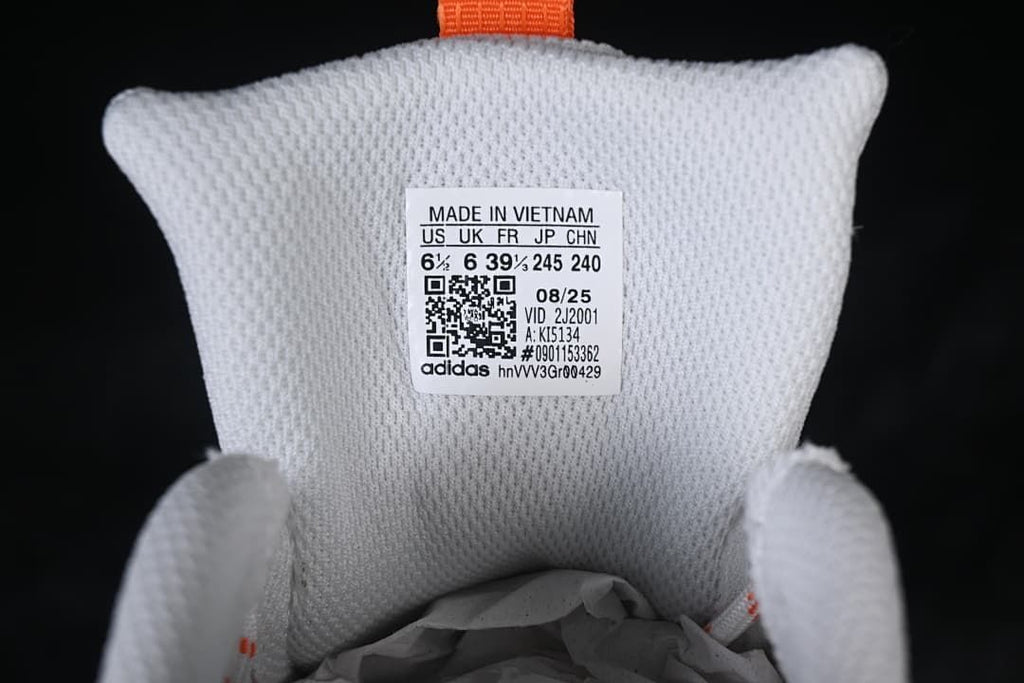 Tongue size label showing EU 39 1/3 and model code KI5134