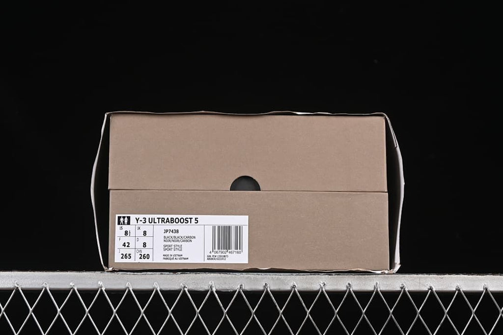 Shoebox label identifying Y-3 Ultraboost 5, JP7438 and size markings