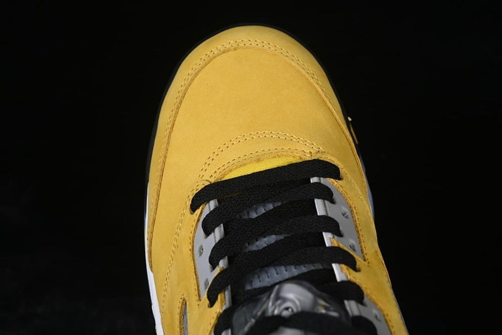 Top view of the yellow toe and black laces