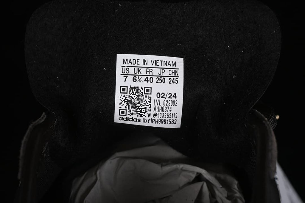 Shoe tongue label showing model code IH0374 and sample size information