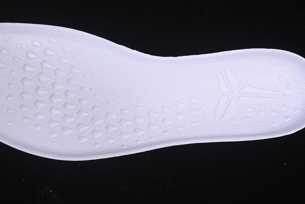 Close-up of the textured light-colored insole