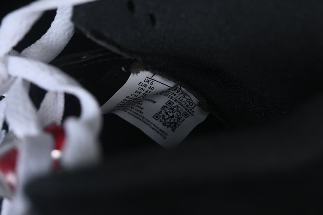 Interior size label showing UK 6 and EUR 40