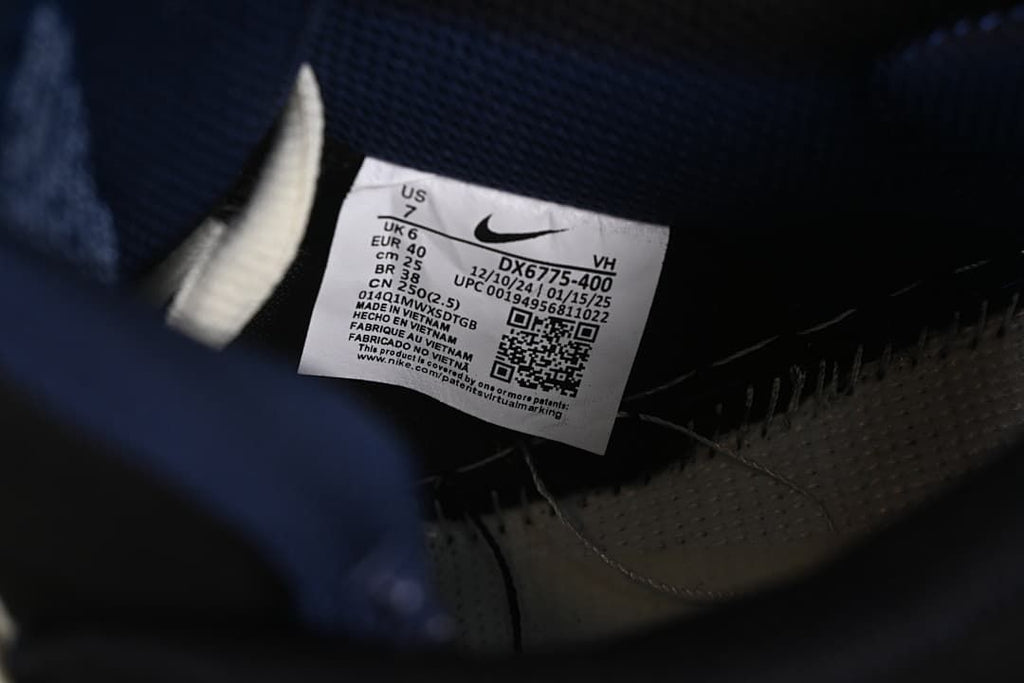 Interior size label showing EU 40 and style code DX6775-400