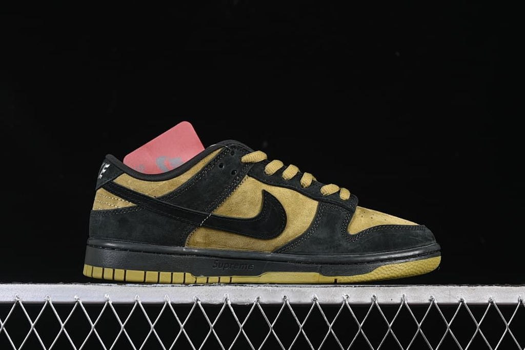 Side profile showing the low-top silhouette and contrasting panels