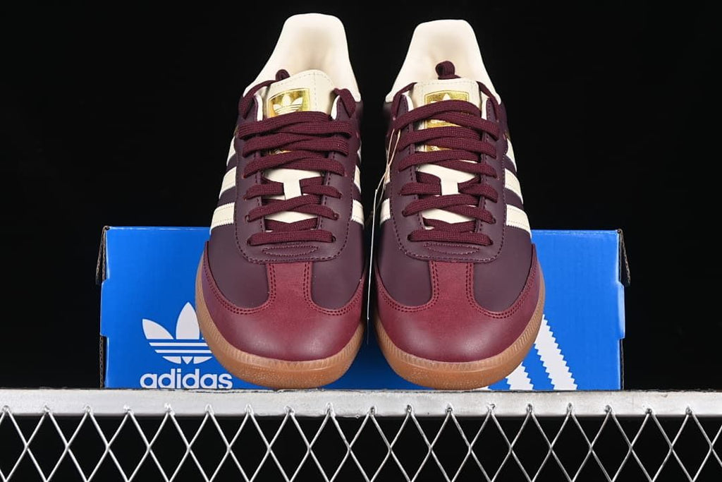 Front view of the pair displayed on the shoe box
