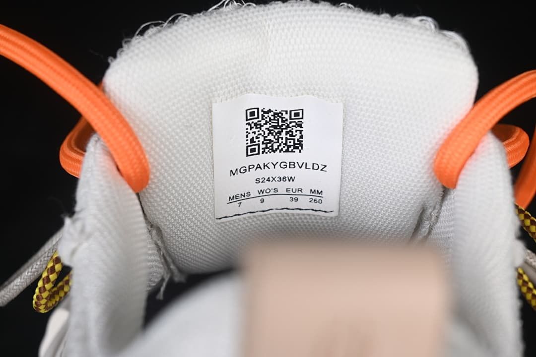 Tongue size label showing men’s 7, women’s 9, EU 39, and 250 mm.