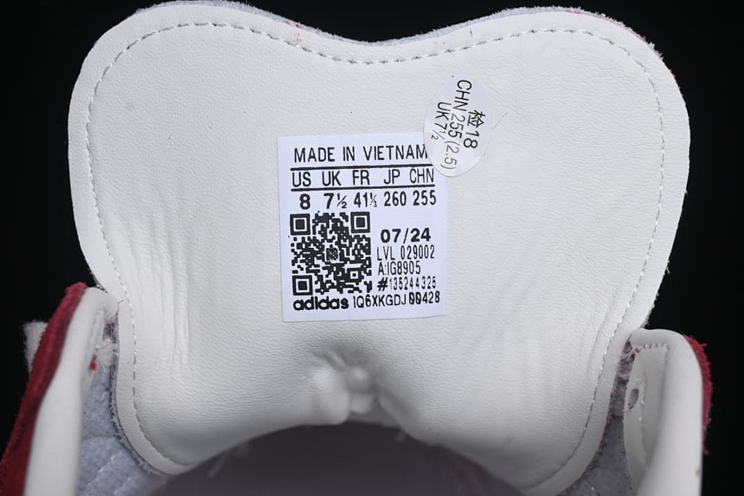 Tongue size label showing sample size US 8, UK 7.5, EU 41 1/3, JP 260, and CHN 255.