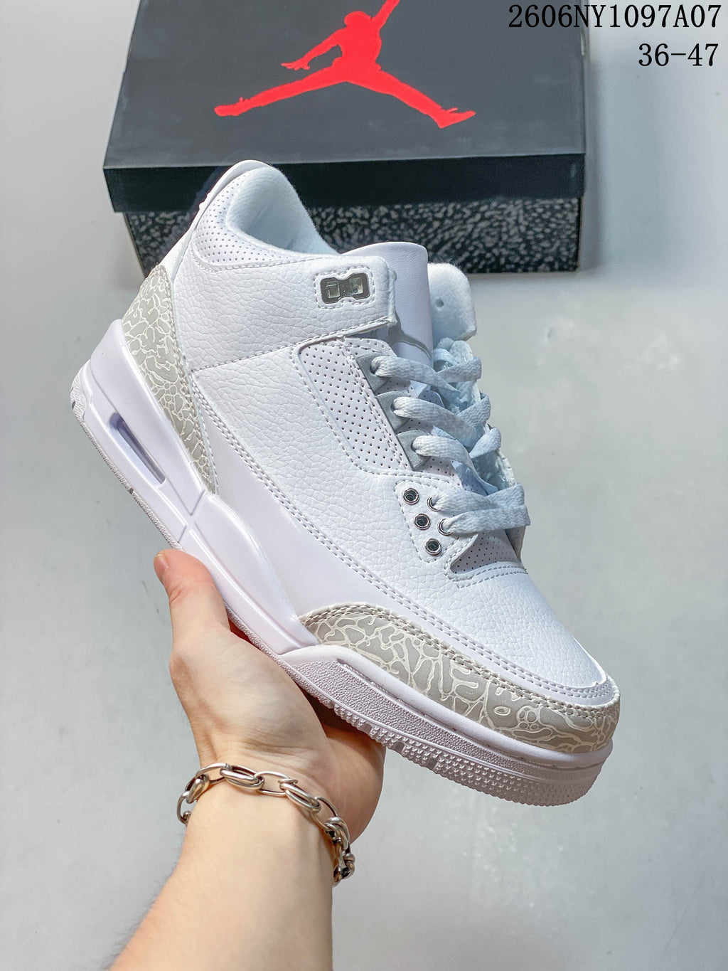 Side profile highlighting the grey patterned overlays and heel air unit